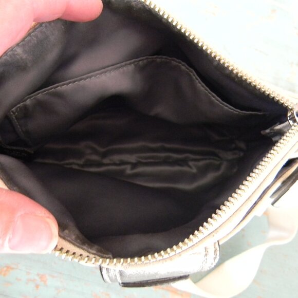 COACH Signature LOGO CANVAS/LEATHER POPPY SILVER/BEIGE Swingpack CROSSBODY BAG - Picture 9 of 10